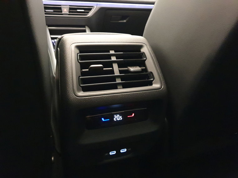 Vehicle Image 28
