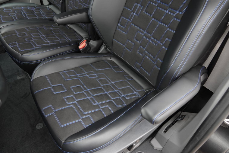 Vehicle Image 16