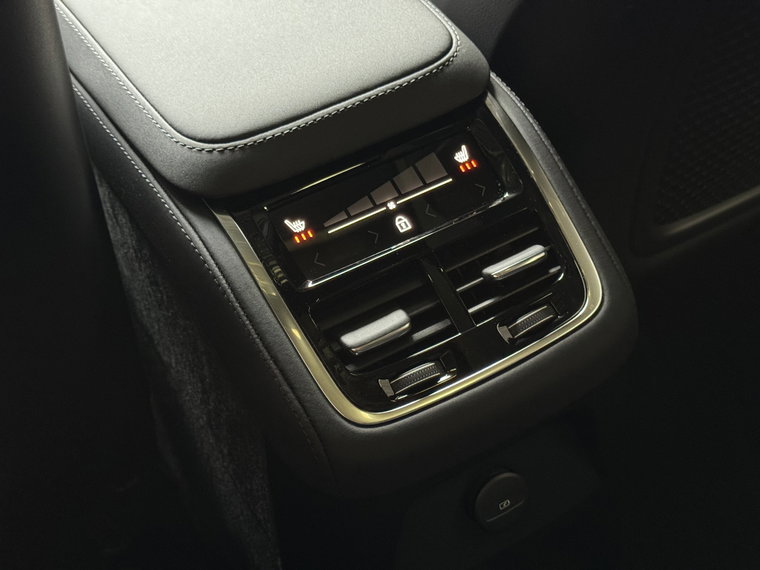 Vehicle Image 38