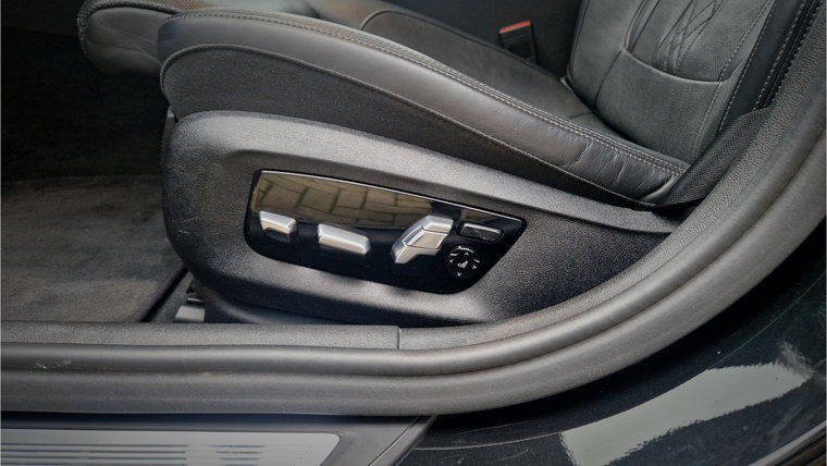 Vehicle Image 32