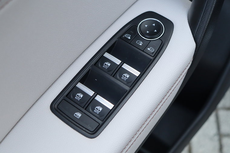 Vehicle Image 26