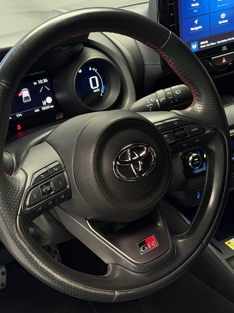 Vehicle Image 30