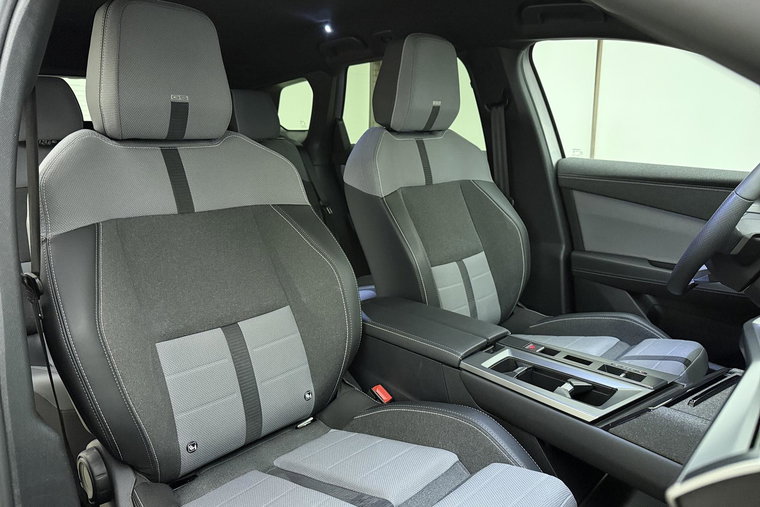 Vehicle Image 13