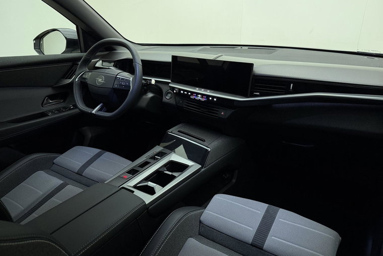 Vehicle Image 16