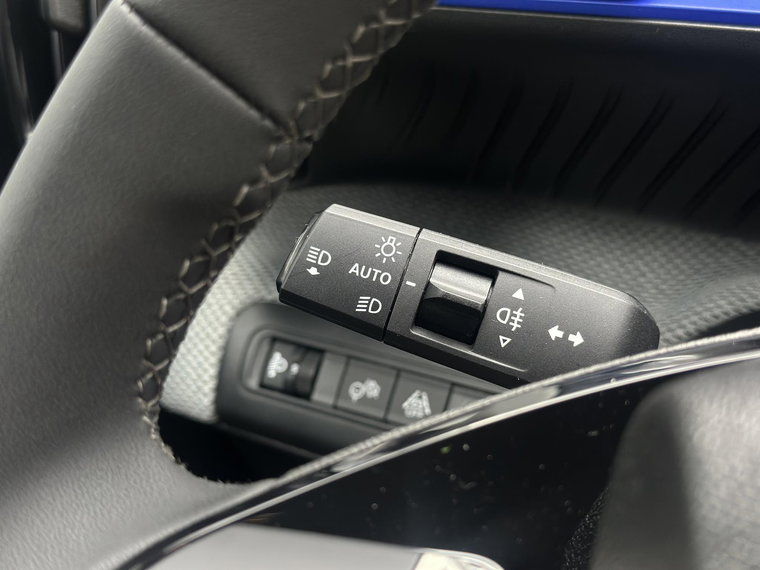 Vehicle Image 32