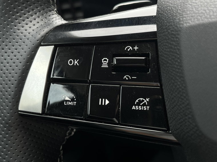 Vehicle Image 28