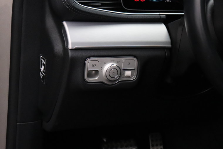 Vehicle Image 26