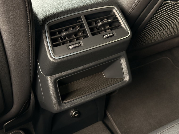 Vehicle Image 38