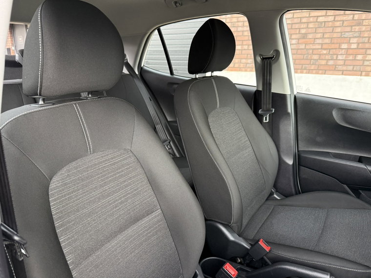 Vehicle Image 16