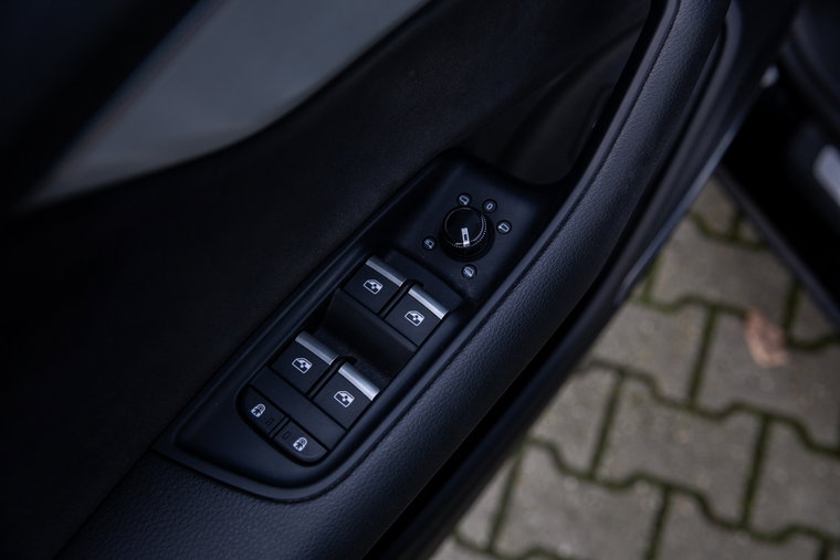 Vehicle Image 38