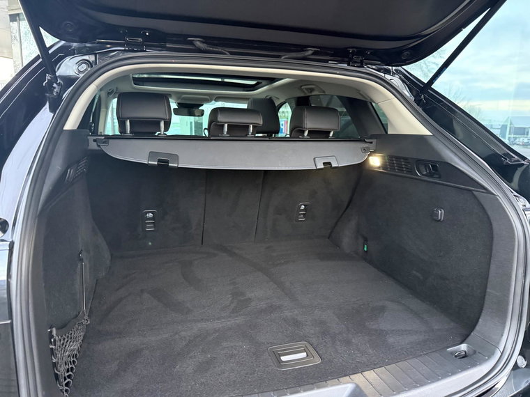 Vehicle Image 32