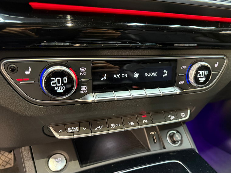 Vehicle Image 28