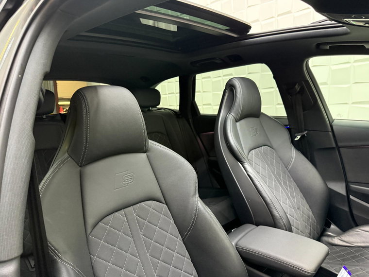 Vehicle Image 32