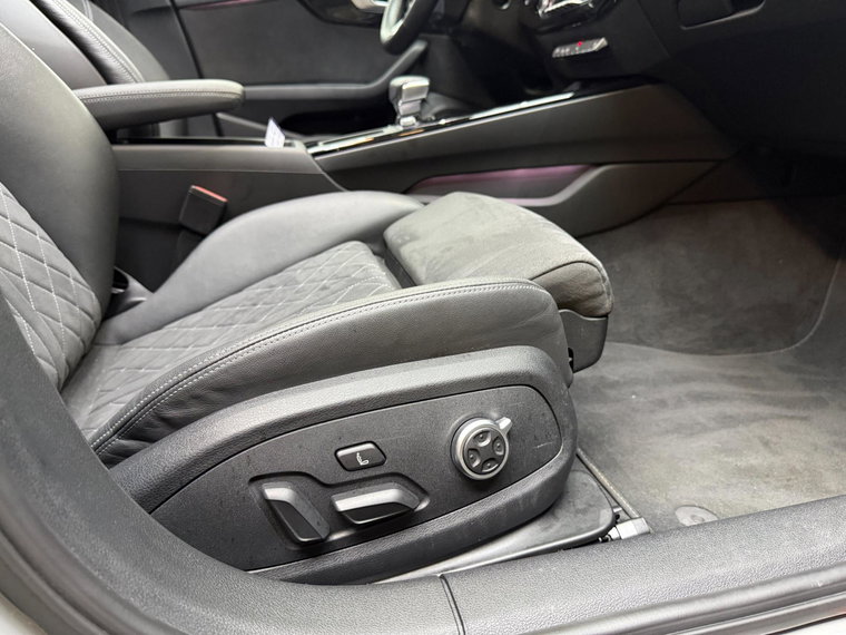 Vehicle Image 40