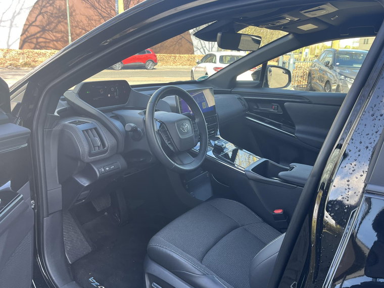 Vehicle Image 16