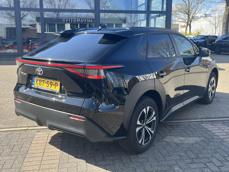 Vehicle Image 4