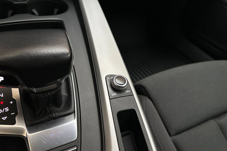 Vehicle Image 30