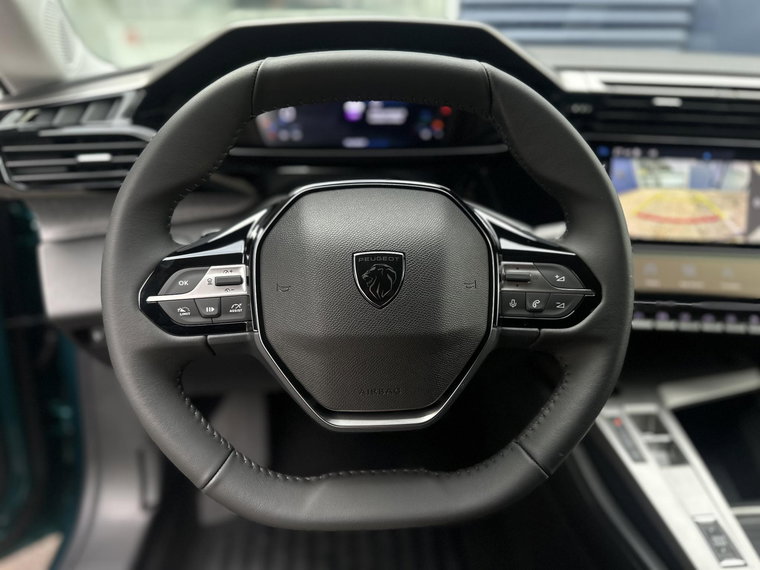 Vehicle Image 25