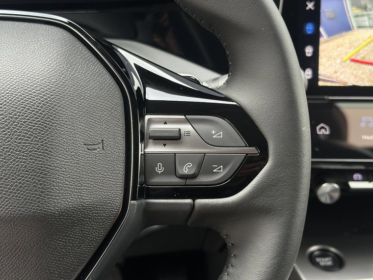 Vehicle Image 28