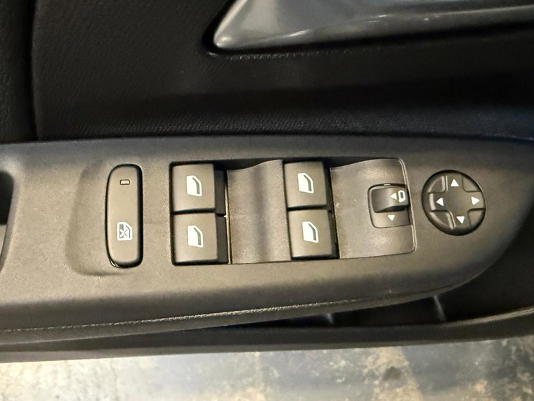 Vehicle Image 28
