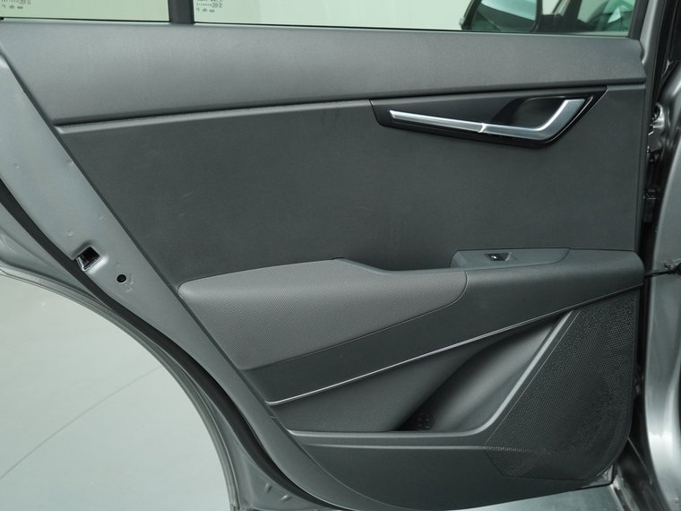 Vehicle Image 38