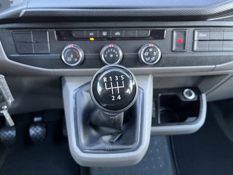 Vehicle Image 32