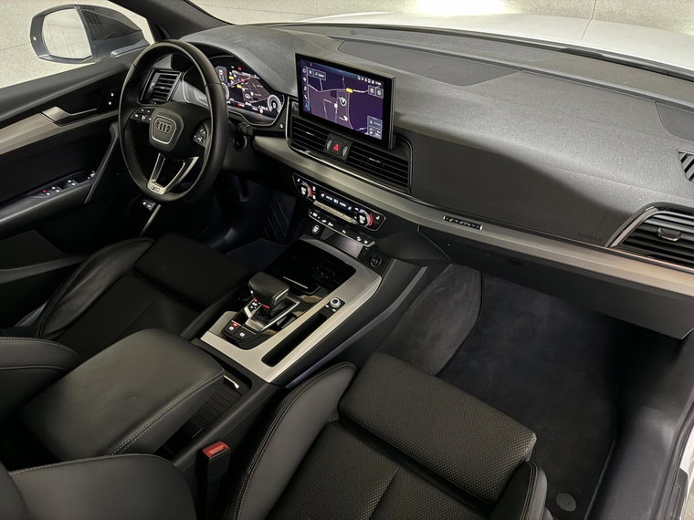 Vehicle Image 21