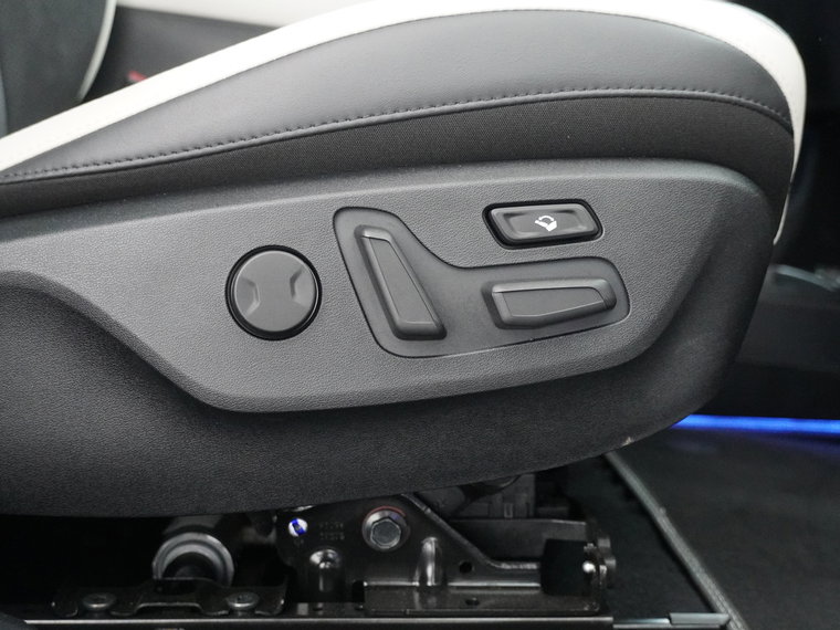 Vehicle Image 43