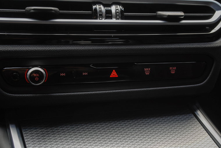 Vehicle Image 28