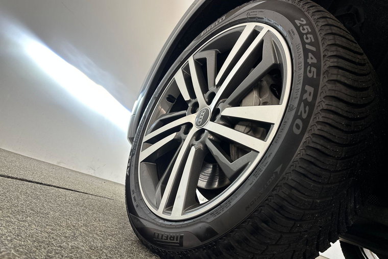 Vehicle Image 13