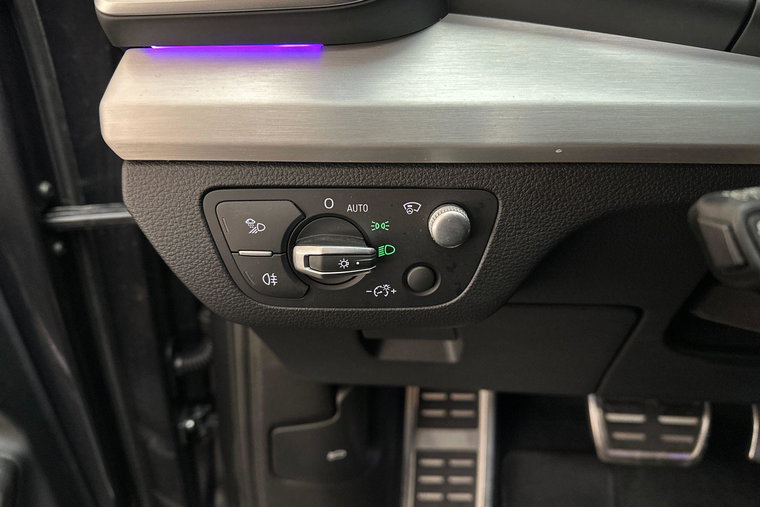 Vehicle Image 21