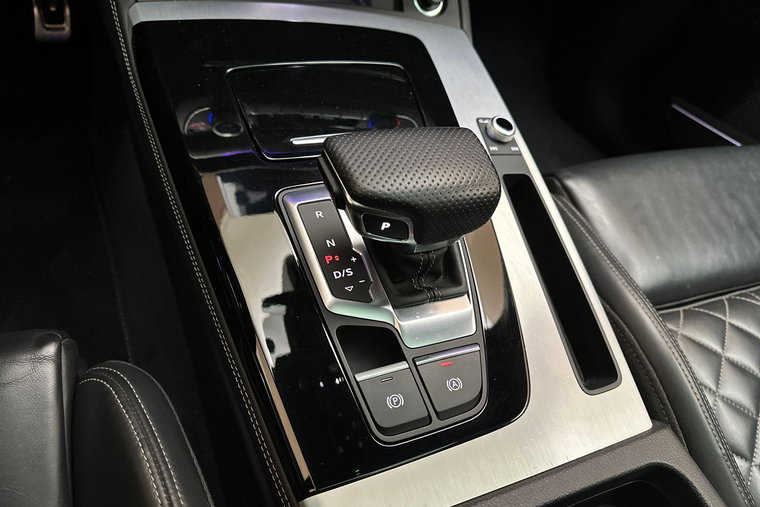 Vehicle Image 32