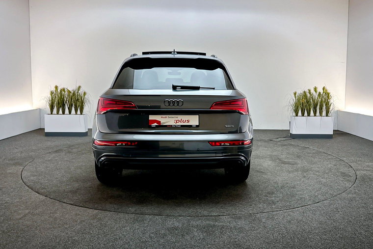 Vehicle Image 10