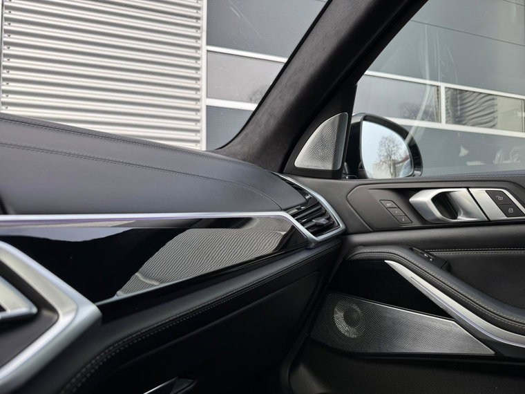 Vehicle Image 38