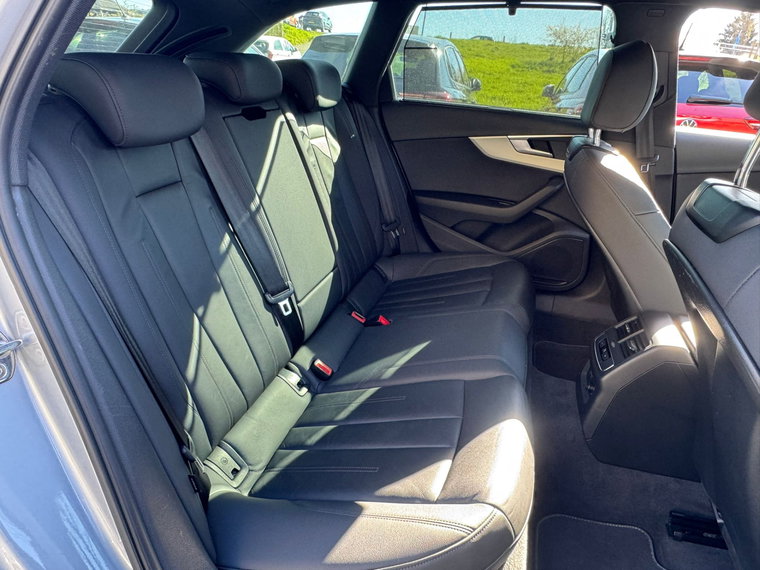 Vehicle Image 19