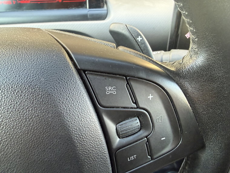 Vehicle Image 26