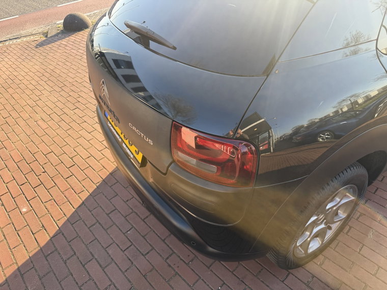 Vehicle Image 32