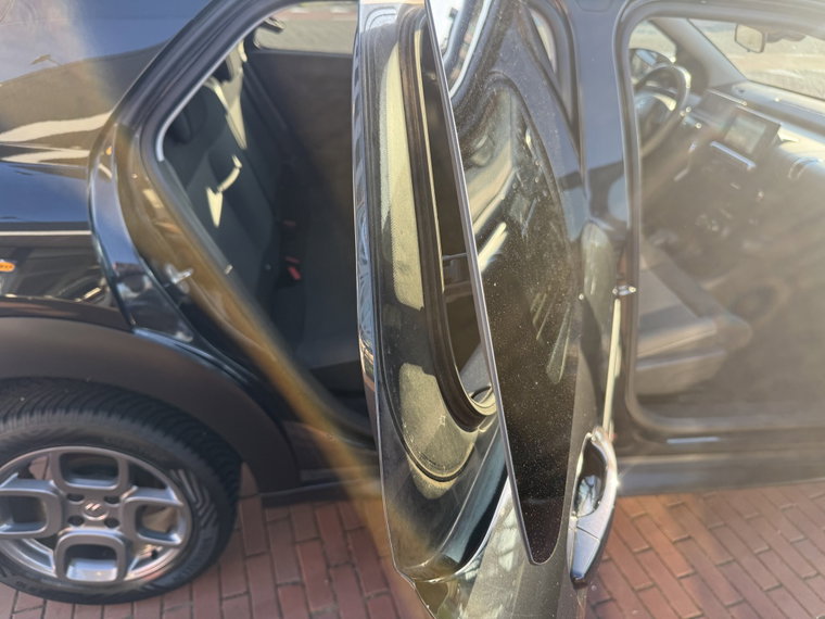 Vehicle Image 38