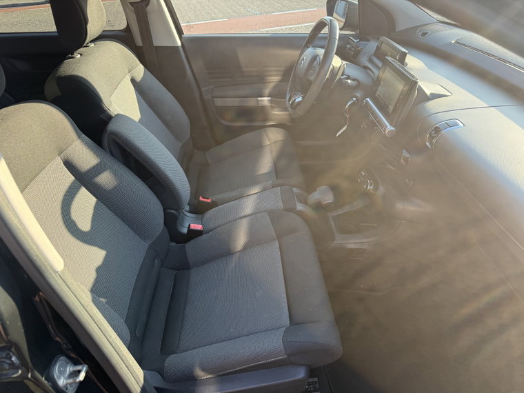 Vehicle Image 60