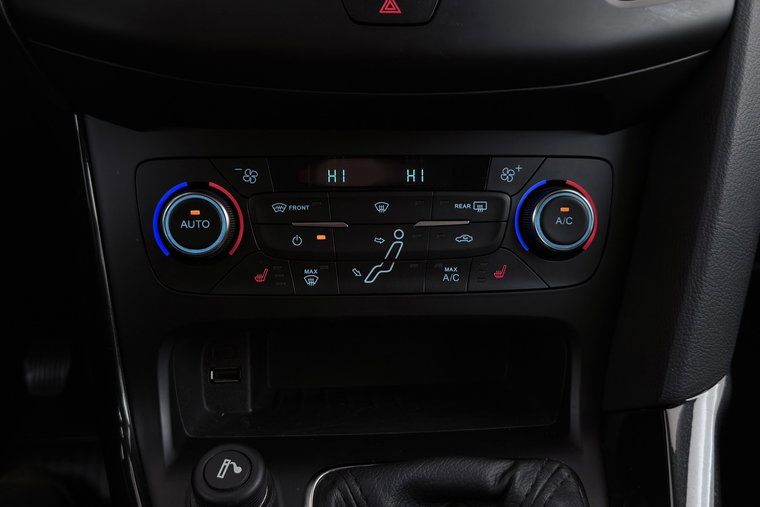 Vehicle Image 25