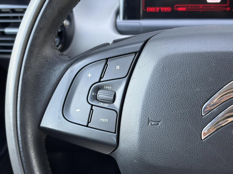 Vehicle Image 23