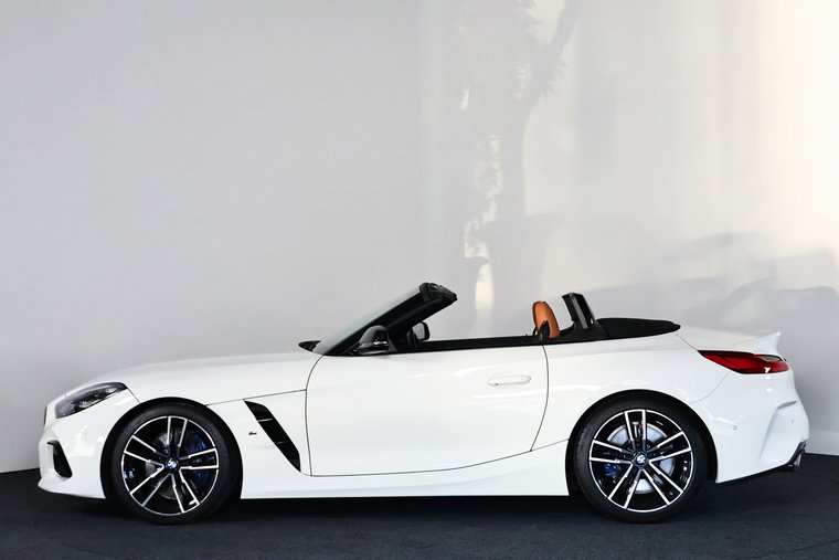 Vehicle Image 32