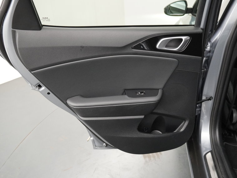 Vehicle Image 35