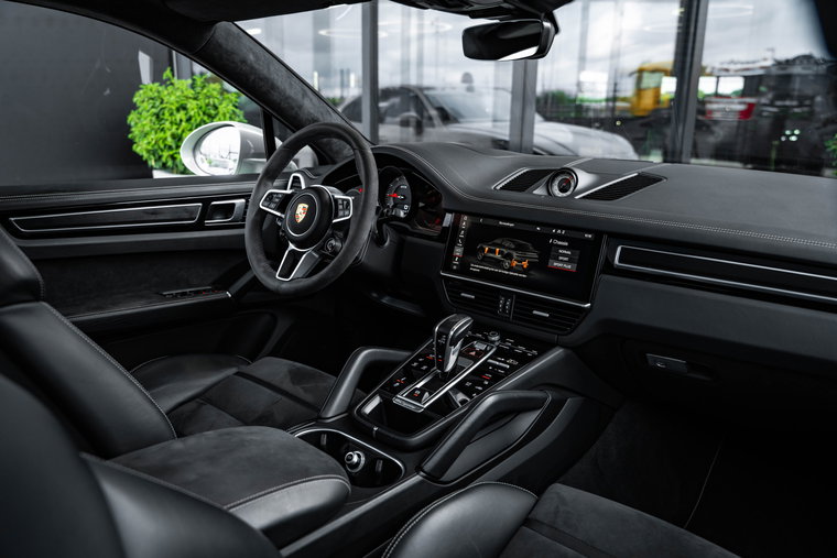 Vehicle Image 10