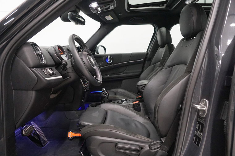 Vehicle Image 21