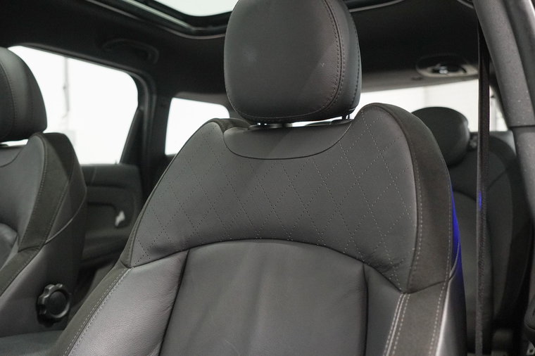 Vehicle Image 25