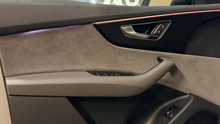 Vehicle Image 35