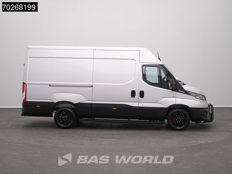 Vehicle Image 37