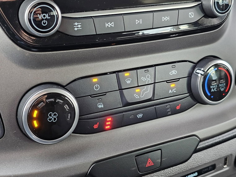 Vehicle Image 25