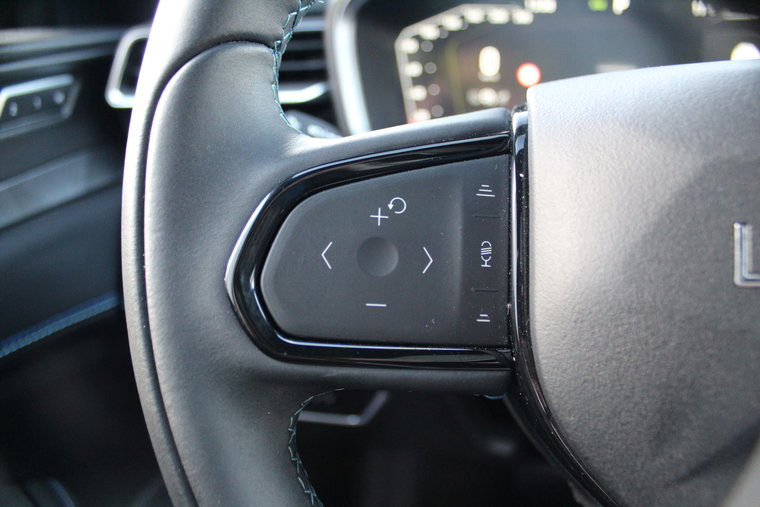 Vehicle Image 25